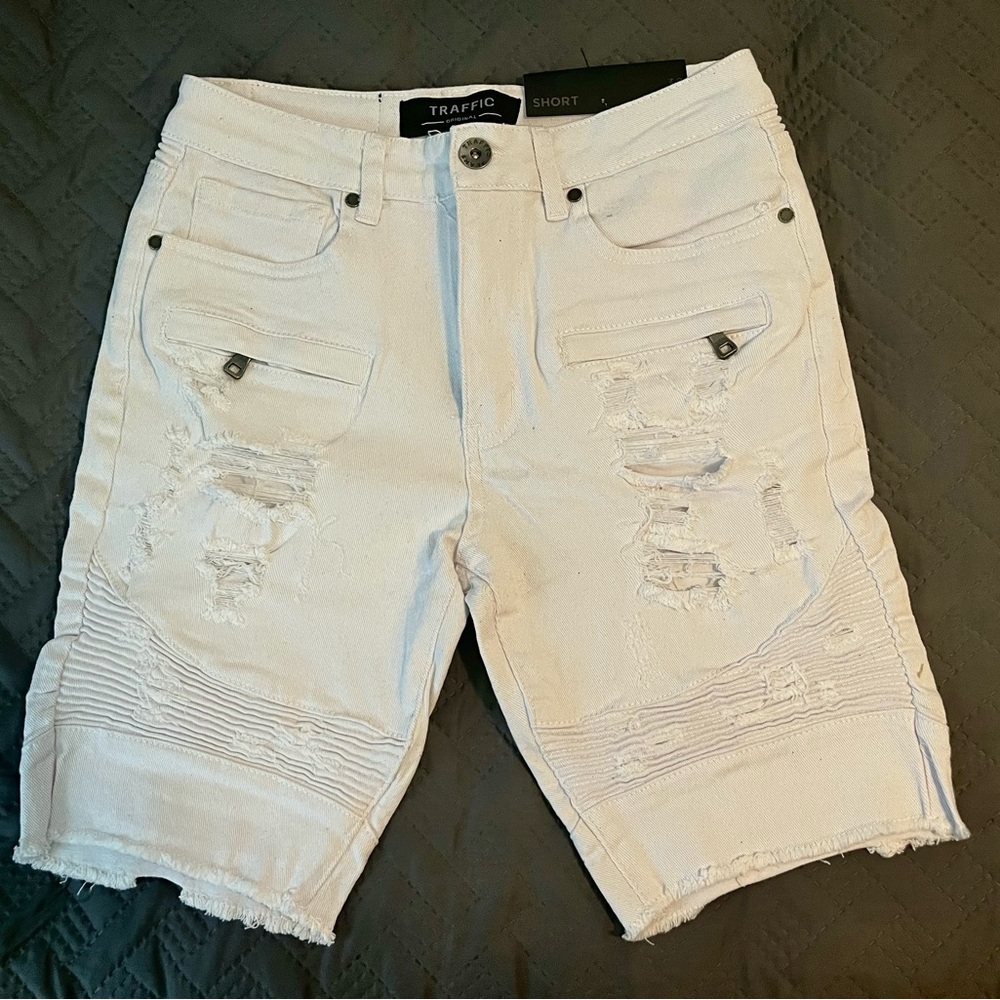 Men’s white distressed denim jean moto shorts by Traffic Original size 32